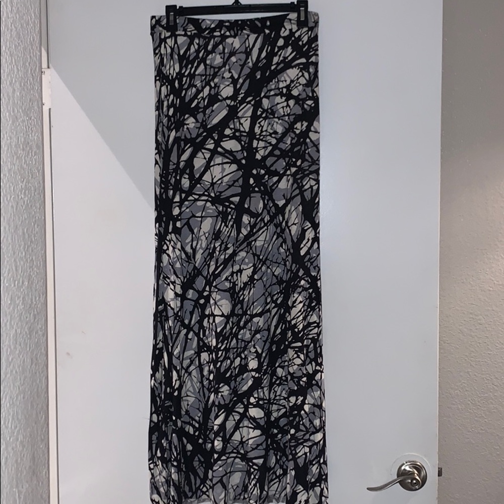 Maxi patterned skirt.